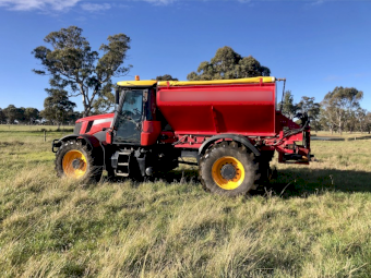 2010 JCB Fastrac 3230 with 2020 Coolamon Spreader Bin