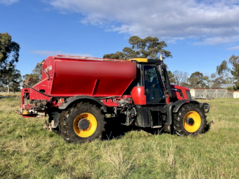 2010 JCB Fastrac 3230 with 2020 Coolamon Spreader Bin