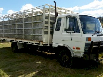 1994 Nissan UD Truck with 21ft Stock Crate
