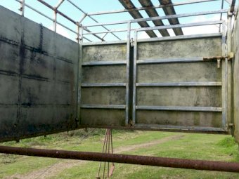 1994 Nissan UD Truck with 21ft Stock Crate