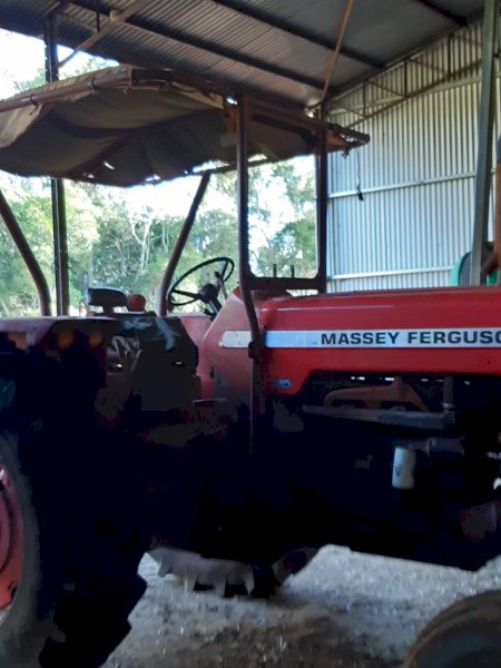 Massey Ferguson 1100 Tractor