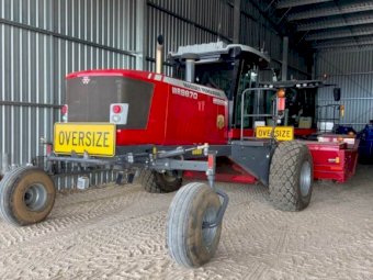 2017 Massey Ferguson 9870 Windrower with 16ft Razor Bar Front