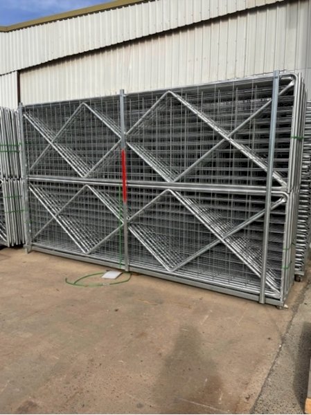 Under Auction - (A184) 20 x 16ft AFG N-Stay Gates 