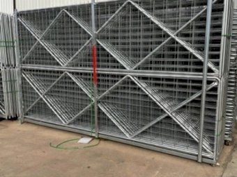 Under Auction - (A184) 20 x 16ft AFG N-Stay Gates 