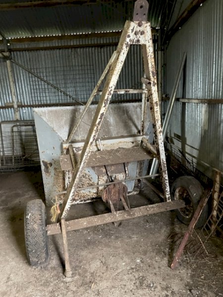 Crump Fertiliser Spreader