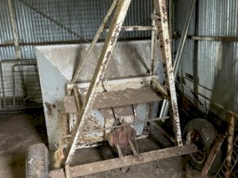 Crump Fertiliser Spreader