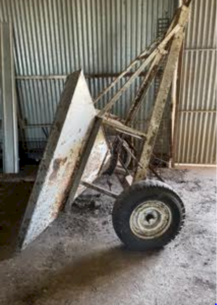 Crump Fertiliser Spreader