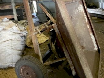 Crump Fertiliser Spreader