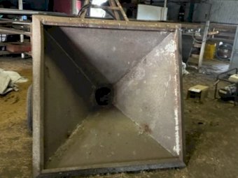 Crump Fertiliser Spreader