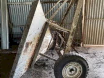 Crump Fertiliser Spreader
