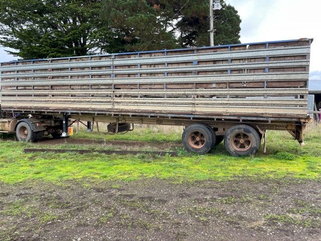Under Auction - (A185) 1975 Freighter Stock Crate Trailer 