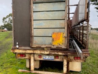 Under Auction - (A185) 1975 Freighter Stock Crate Trailer 