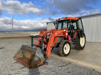 2006 Kioti DK 901 Front End Loader