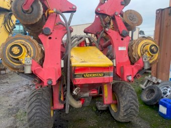 Vaderstad Carrier 500 with Bio Drill Air Seeder