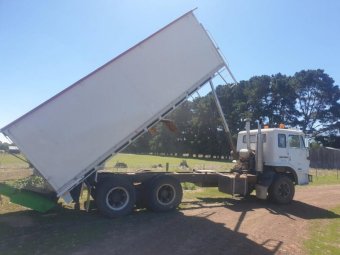 1990 International Acco 2250D