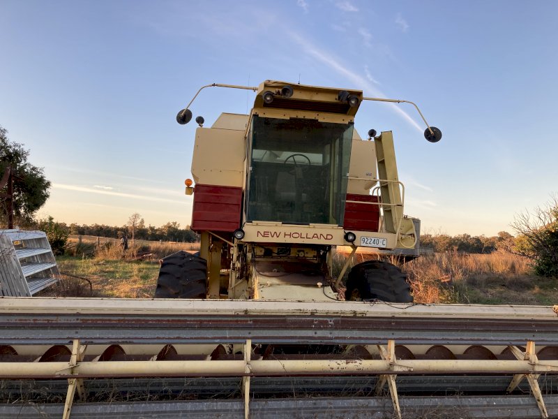 New Holland TR 85 Header with 25 ft Front