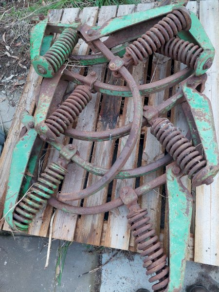 7 John Deere chisel plough tine's