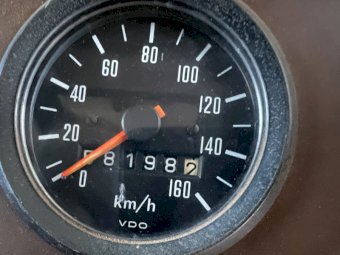 International D1510 Body Truck with Allbulk Grouper