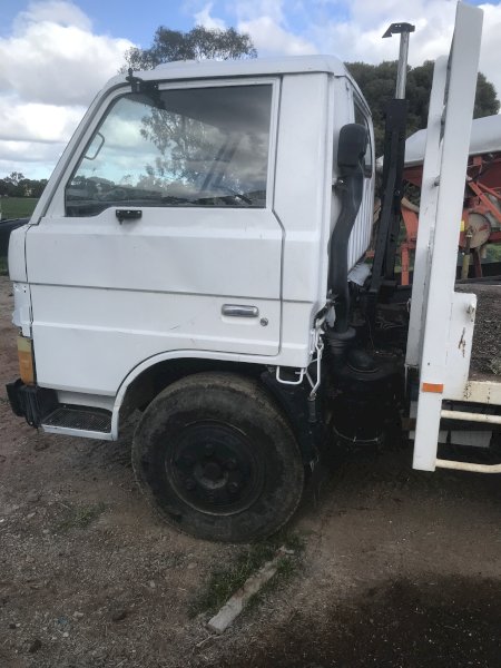 1989 Mazda T4100 Tray Truck