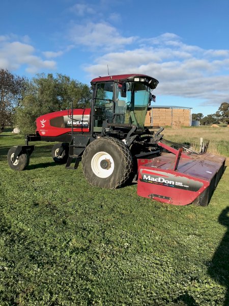2008 MacDon M 200 Dual Direction, Mower conditioner.