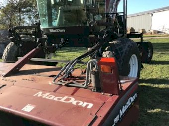 2008 MacDon M 200 Dual Direction, Mower conditioner.