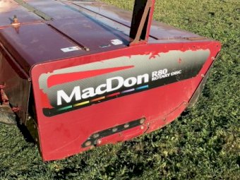2008 MacDon M 200 Dual Direction, Mower conditioner.