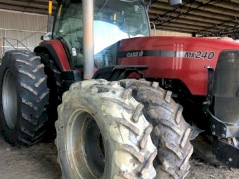 2002 Case IH MX240 Magnum Tractor