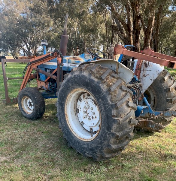 Ford 5000 Tractor with FEL