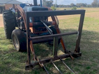 Ford 5000 Tractor with FEL