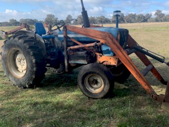 Ford 5000 Tractor with FEL