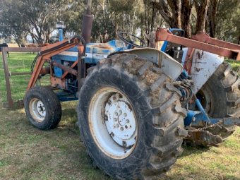 Ford 5000 Tractor with FEL