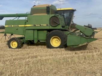 John Deere 7720 Header With 24Ft Front