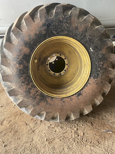 30.5l32  tyres and rims