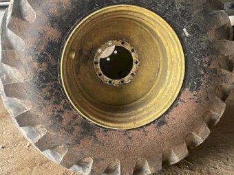 30.5l32  tyres and rims