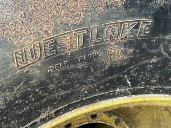 30.5l32  tyres and rims