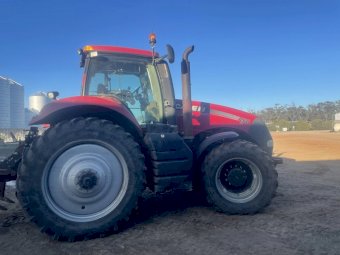 2014 Case IH Magnum 260 CVT Tractor