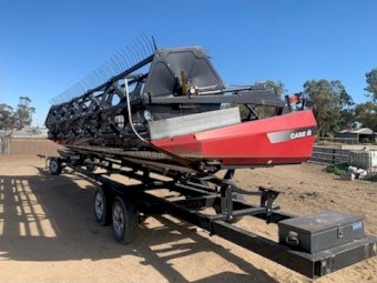 2005 Case 25’ Draper Front