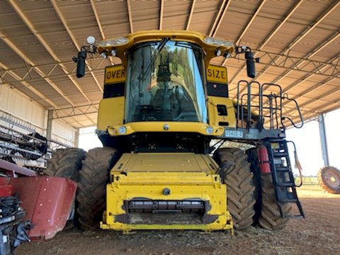 2014 New Holland CR8090 Header