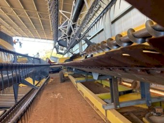 2014 New Holland CR8090 Header