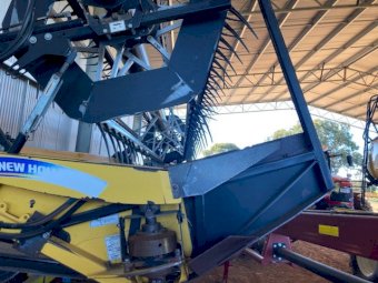 2014 New Holland CR8090 Header