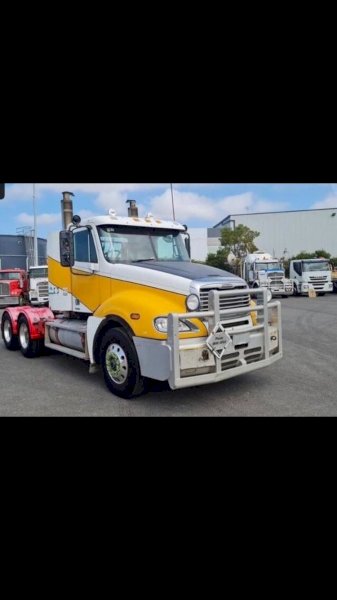 2009 Freightliner Columbia CL120 Prime Mover