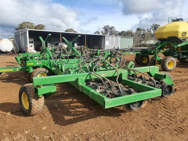 2014 John Deere 1890 36 ft Bar with 1910 Air Cart