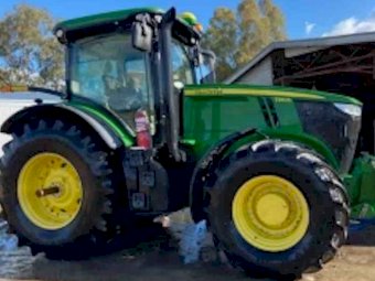 2015 John Deere 7210R Tractor