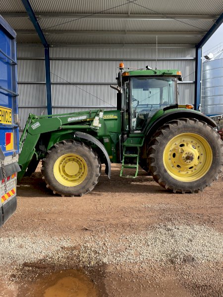 2005 John Deere 7820 with Challenge Front End Loader