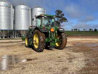 2005 John Deere 7820 with Challenge Front End Loader