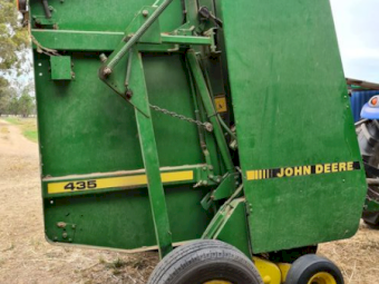 John Deere 435 Round Hay Baler