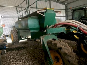 Simplicity 6000 TQ2 Air Seeder Cart