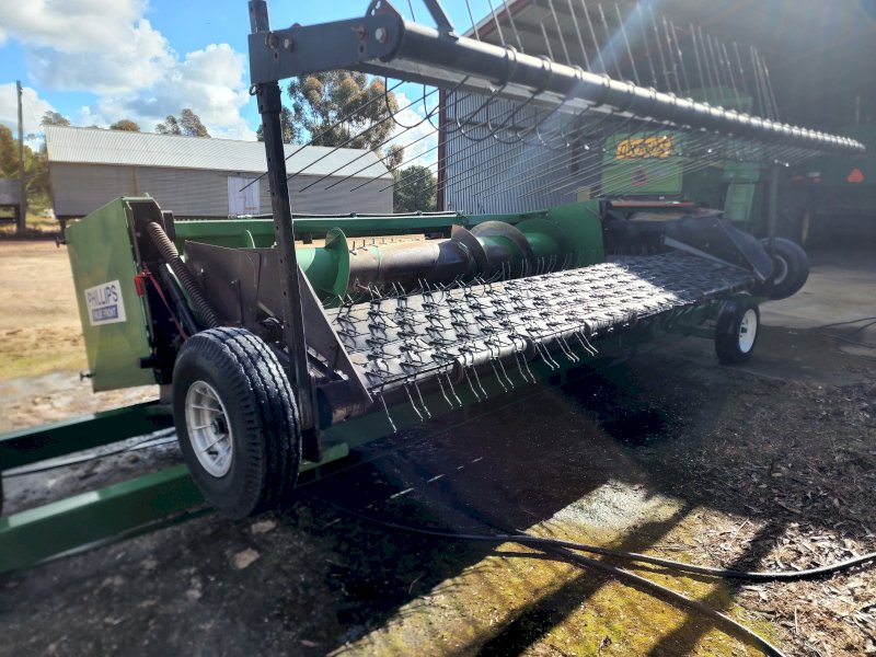 Under Auction - (A192) 1998 Phillips 14FT Canola Pick Up Front 