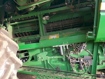 2011 John Deere 9670 STS 4WD Header