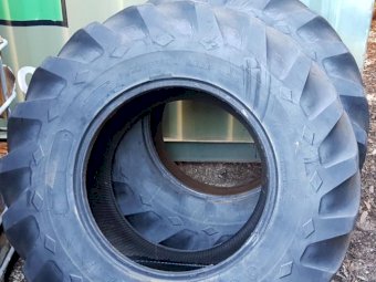 2 x 16.9-24 Tractor Tyres Low Tread